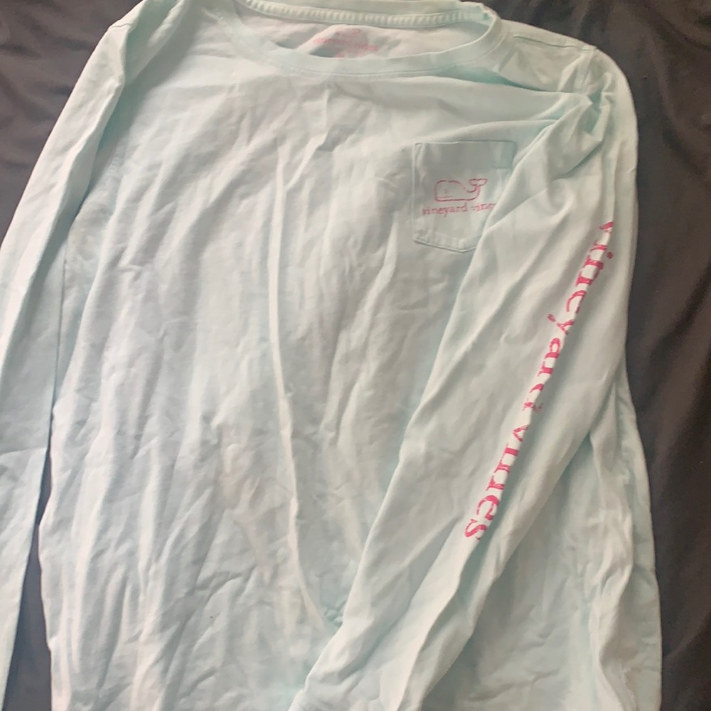 blue and pink vineyard vines tee